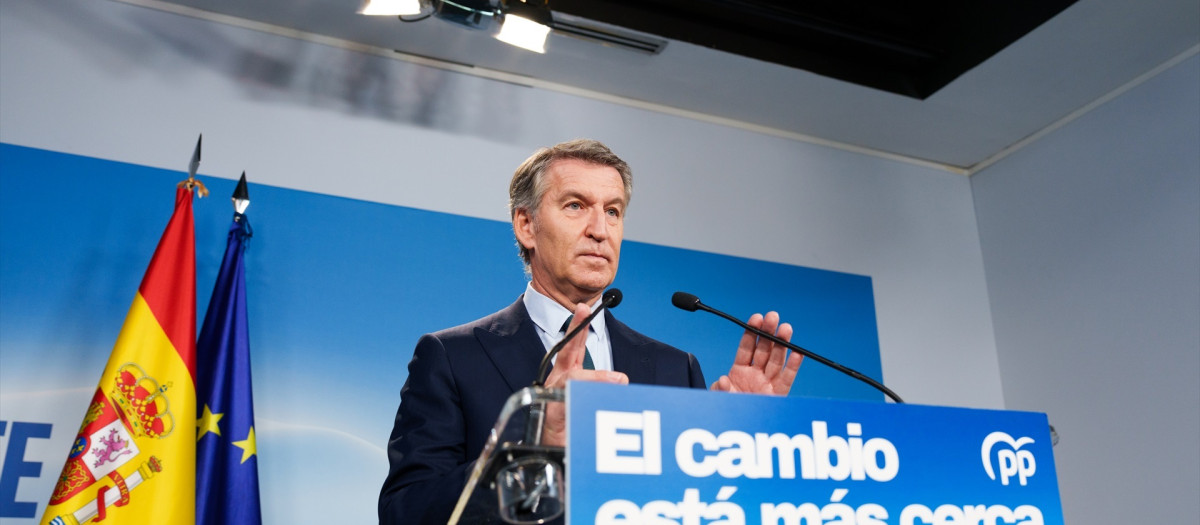 El presidente del PP, Alberto Núñez Feijóo, durante una rueda de prensa