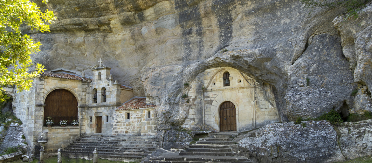 Ermita de San Bernabé en el Monumento Natural de Ojo Guareña