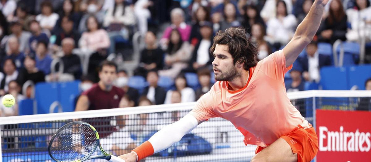 Carlos Alcaraz, durante su partido ante Munar en las semifinales del ATP 500 de Tokio