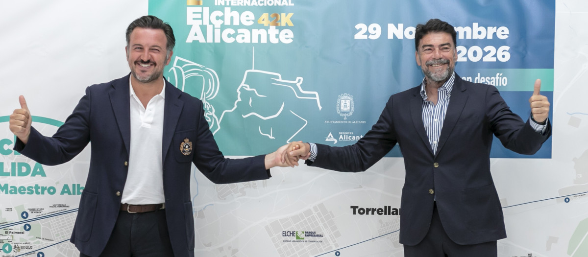 Imagen de archivo del alcalde de Elche, Pablo Ruz, junto al alcalde de Alicante, Luis Barcala