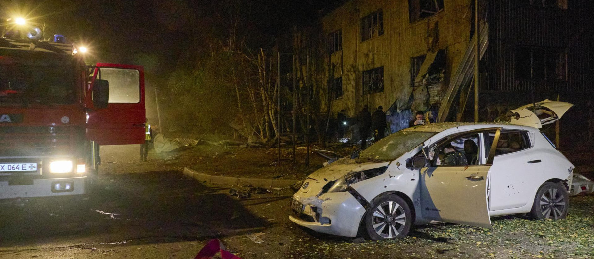 Los destrozos tras un ataque ruso contra la ciudad ucraniana de Járkov