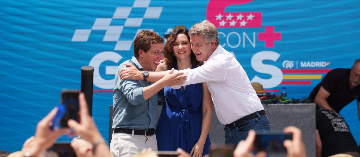 El alcalde de Madrid, José Luis Martínez-Almeida, la presidenta de la Comunidad de Madrid, Isabel Díaz Ayuso, y el presidente del Partido Popular, Alberto Núñez Feijóo