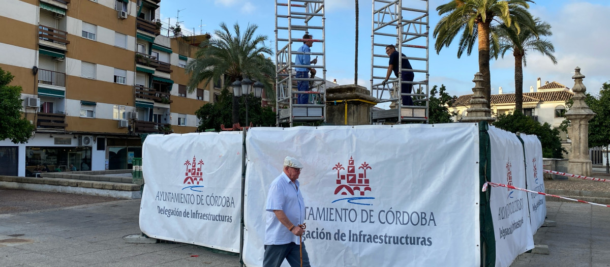 Trabajos para la reposición del triunfo a San Rafael en los Padres de Gracia