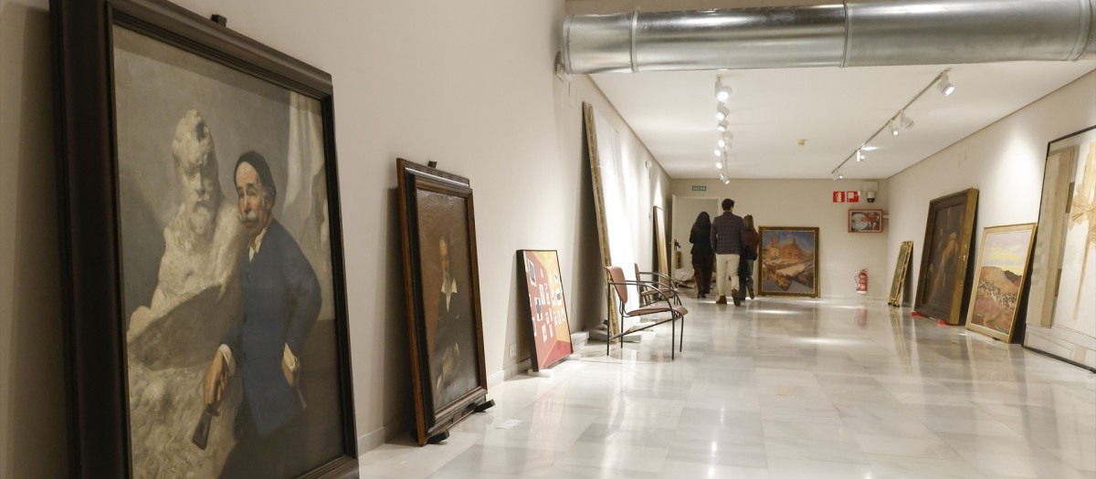 Imagen de archivo de los preparativos para coger los cuadros de Sorolla de la Hispanic Society of America, en el Museo de la Ciudad de Valencia