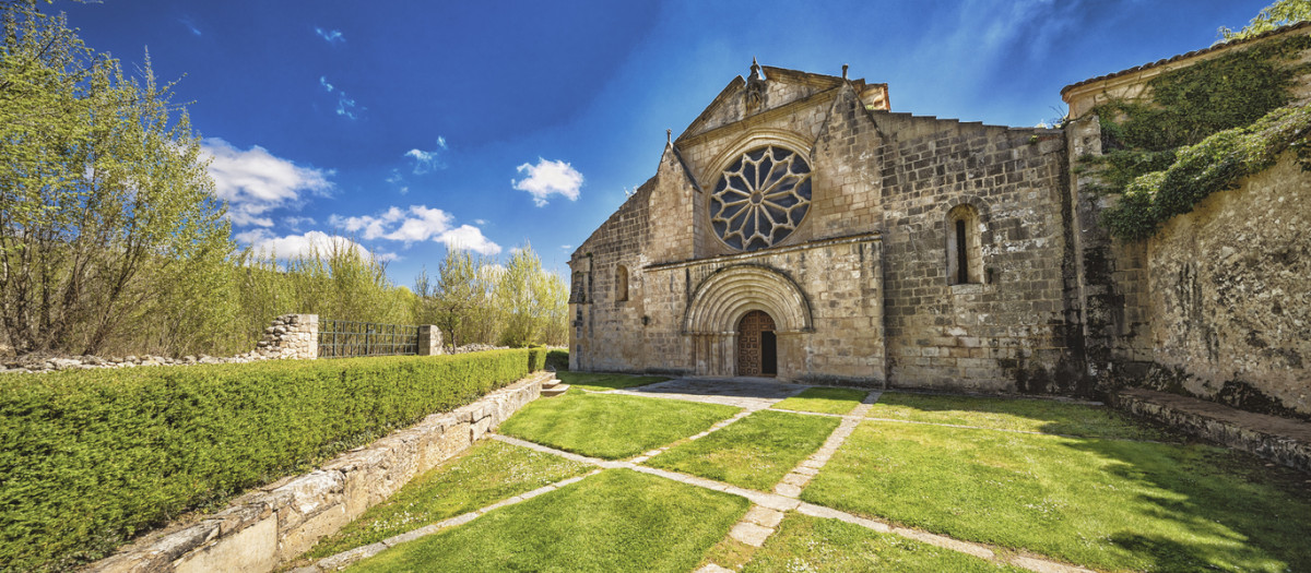 La magnífica iglesia del monasterio de Santa María la Real de Sacramenia (Segovia) se salvó 'in extremis', después de que su claustro y refectorio fueran desmontados y llevados a EE. UU.