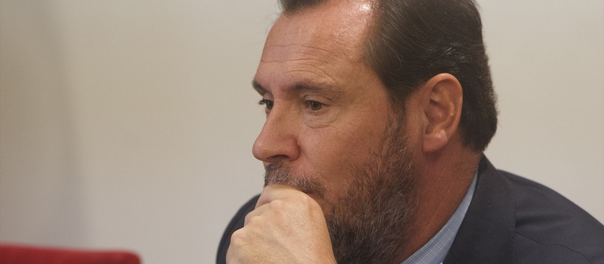 El ministro de Transportes y Movilidad Sostenible, Óscar Puente,  asiste a la firma del convenio de la estación intermodal del Llano de La Pasiega, en la Delegación del Gobierno en Cantabria, a 16 de septiembre de 2026, en Santander, Cantabria (España). Este acuerdo sella la colaboración entre el Ministerio de Transportes (a través de Adif), el Gobierno de Cantabria y la sociedad pública Suelo Industrial de Cantabria (SICAN) y establece las bases para redactar el proyecto y ejecutar las obras.

Nacho Cubero / Europa Press
16/9/2026