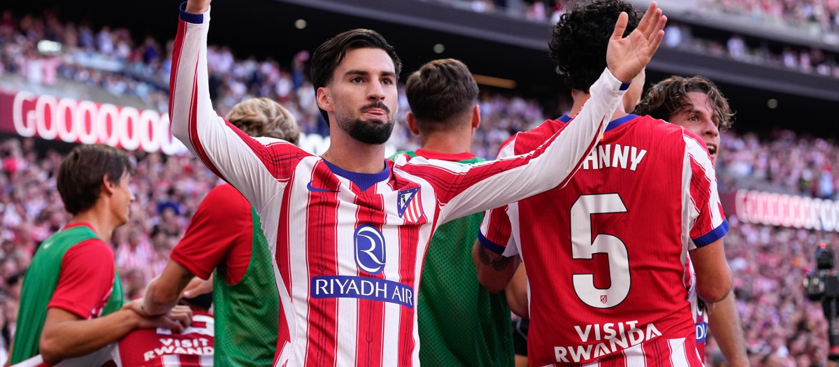 Los jugadores del Atlético de Madrid celebran un gol en el derbi madrileño
