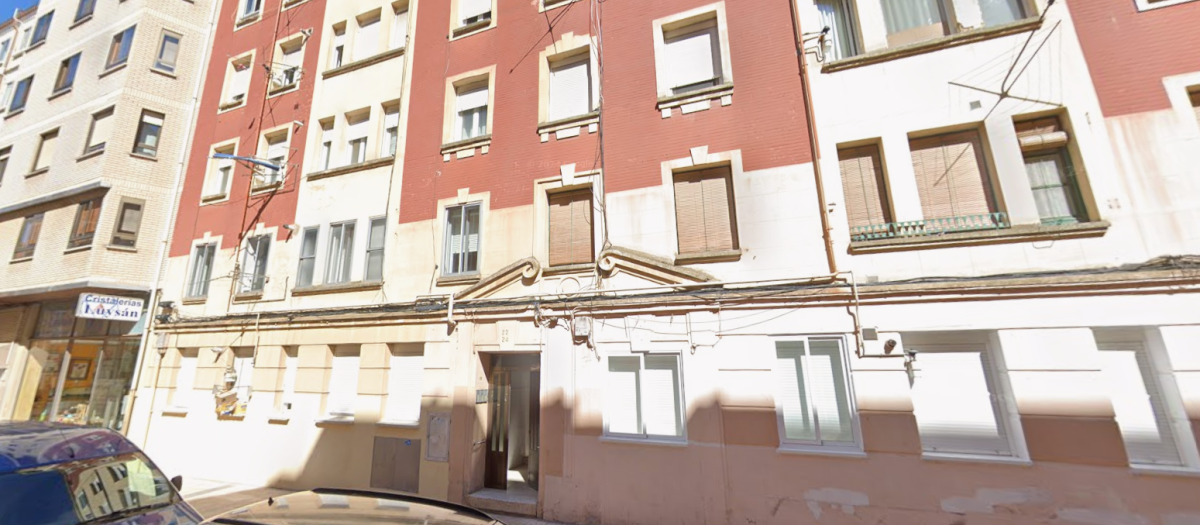 Calle Alfareros 22-24 de Burgos, donde un hombre ha muerto cayendo al vacío