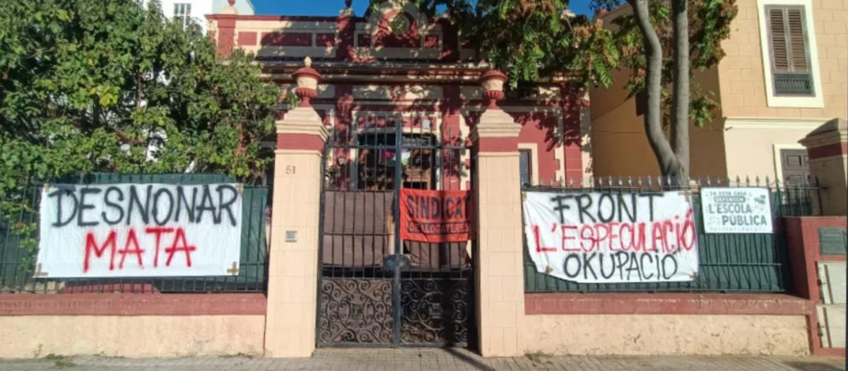Imagen de la vivienda en la que residen las dos personas que iban a ser desahuciadas en Valencia.