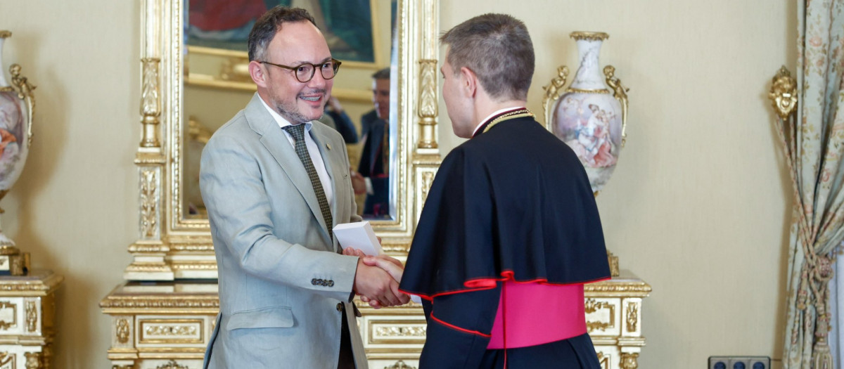 Encuentro de Xavier Espot Zamora, presidente del Gobierno de Andorra con el copríncep, Mons. Josep-Lluís Serrano Pentinat