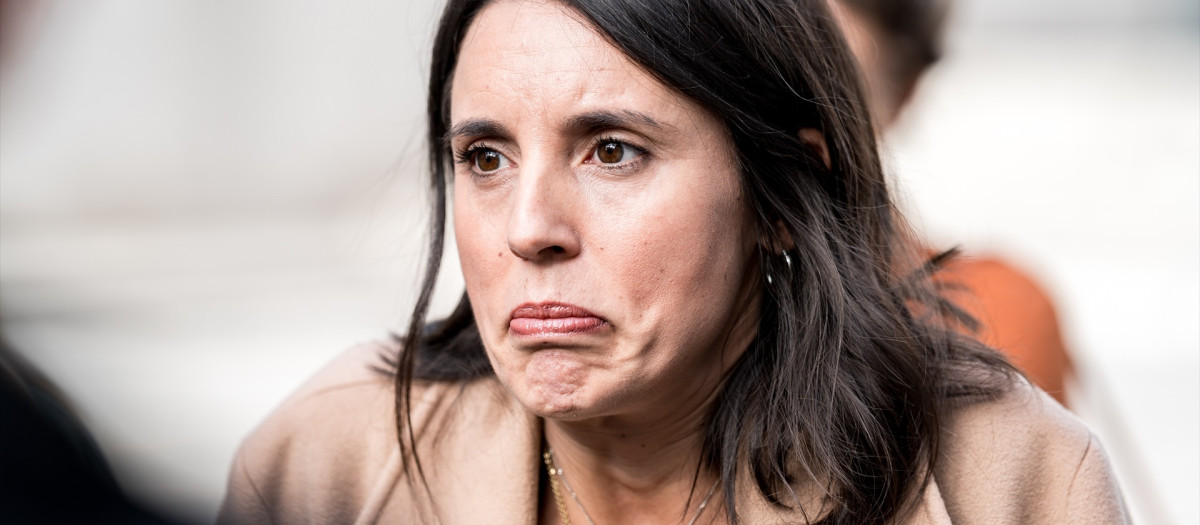 (Foto de ARCHIVO)
La secretaria general de Podemos, Irene Montero, atiende a los medios de comunicación, en la Plaza del Museo Nacional Reina Sofía, a 5 de octubre de 2026, en Madrid (España). Montero ha reaccionado al anuncio de Sánchez de adelantar las elecciones generales al próximo 29 de noviembre.

Diego Radamés / Europa Press
05/10/2026