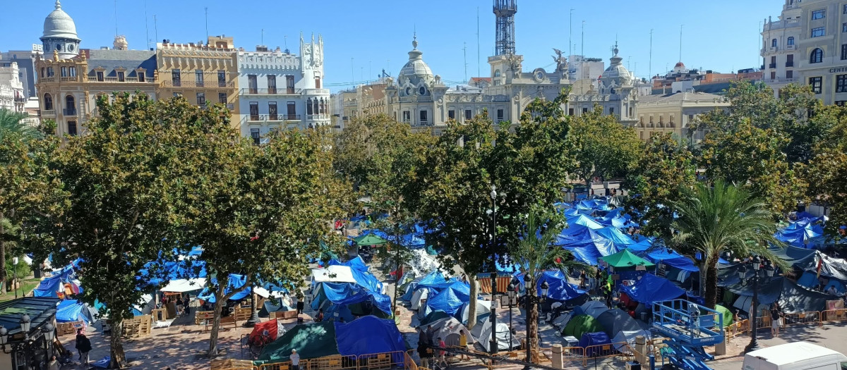 Imagen de la acampada en la Plaza del Ayuntamiento de Valencia