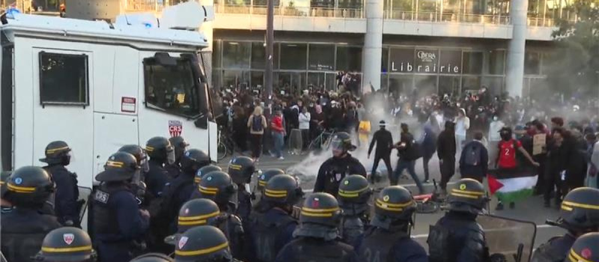 disturbios en cargas policiales durante las manifestaciones en Francia