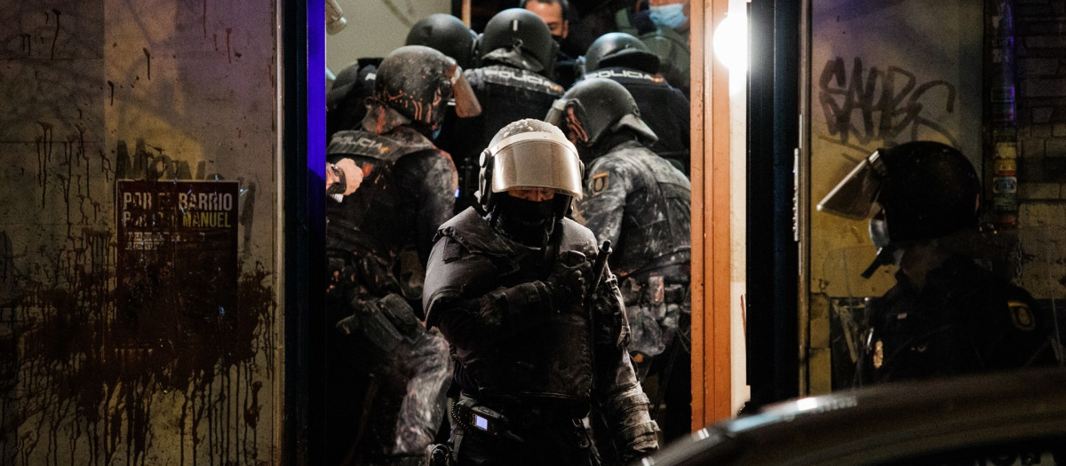 Imagen de archivo de un grupo de antidisturbios ejecutando un desahucio