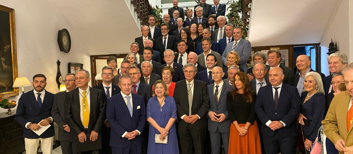 Junta rectora y miembros de la Real Academia de Córdoba, en el inicio del curso