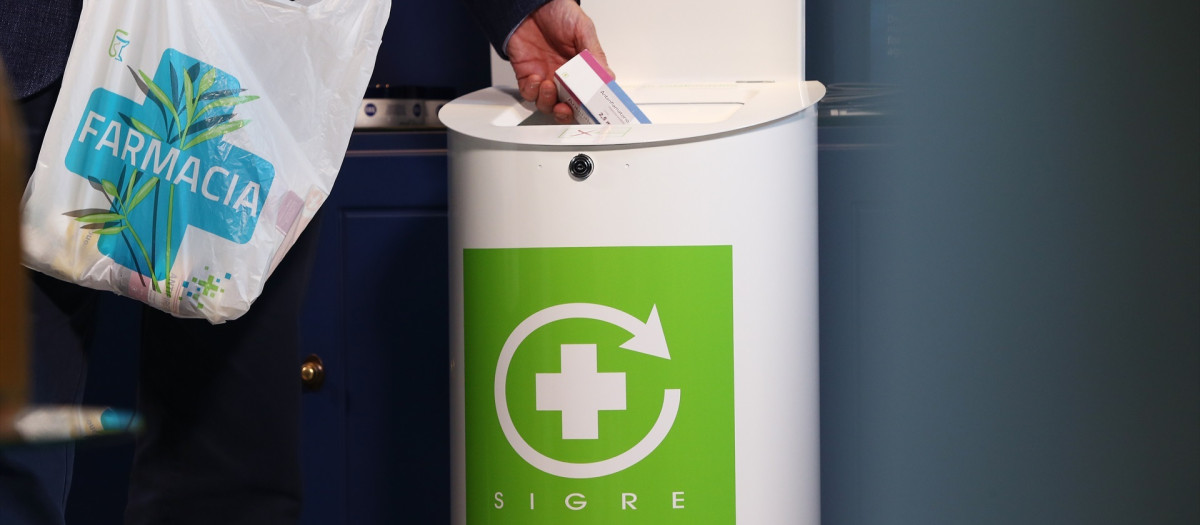 Punto SIGRE en una farmacia

REMITIDA / HANDOUT por SIGRE
Fotografía remitida a medios de comunicación exclusivamente para ilustrar la noticia a la que hace referencia la imagen, y citando la procedencia de la imagen en la firma
09/5/2018