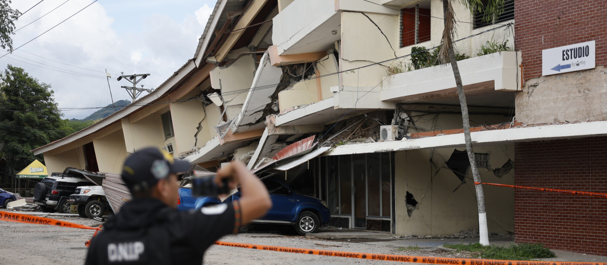 Edificio colapsado tras el temblor en Panamá