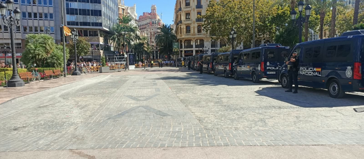 Imagen tomada este viernes en la Plaza del Ayuntamiento de Valencia