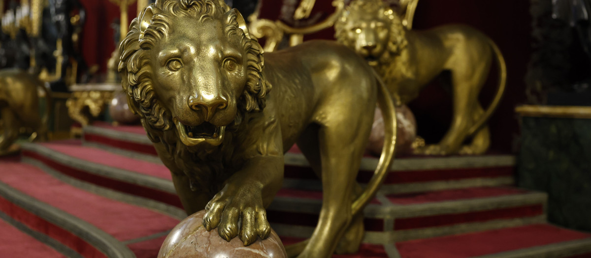 Detalle de uno de los leones que presiden el Salón del Trono del Palacio Real de Madrid