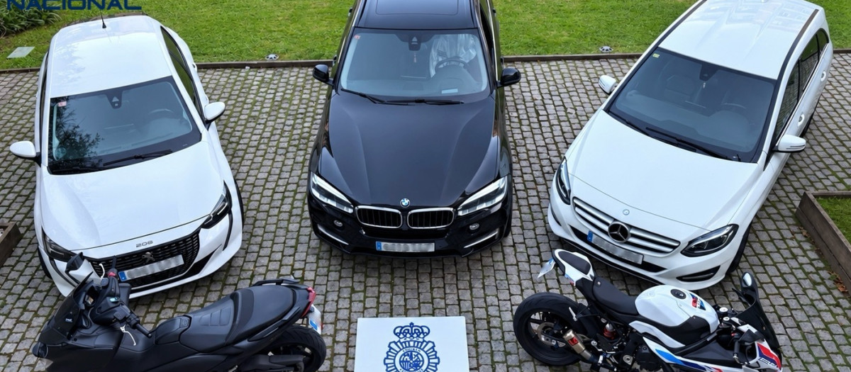 Vehículos intervenidos en el operativo antidroga

REMITIDA / HANDOUT por POLICÍA NACIONAL
Fotografía remitida a medios de comunicación exclusivamente para ilustrar la noticia a la que hace referencia la imagen, y citando la procedencia de la imagen en la firma
08/10/2026