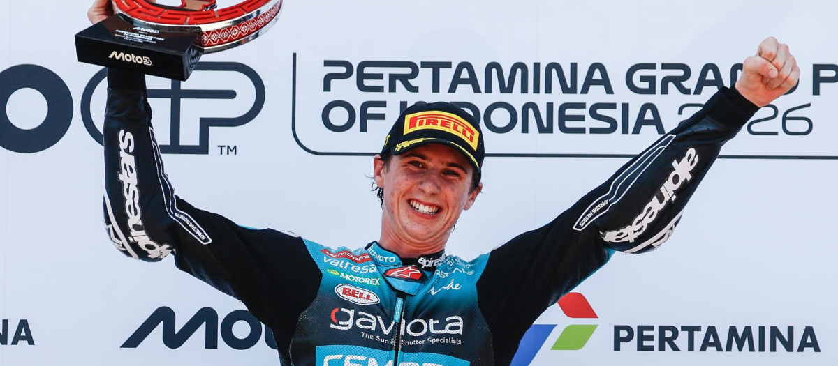 Máximo Quiles celebra el Mundial de Moto3
