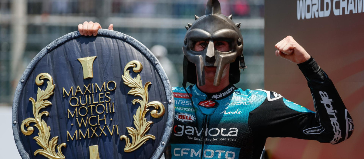 Máximo Quiles festeja su Mundial de Moto3