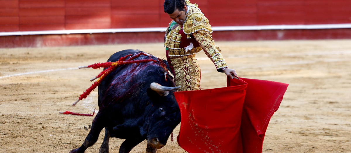 Imagen de Morante de la Puebla en plena faena en Valencia