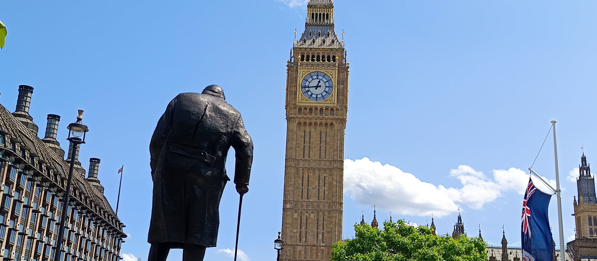 La estatua del europeísta Winston Churchill frente al Parlamento británico