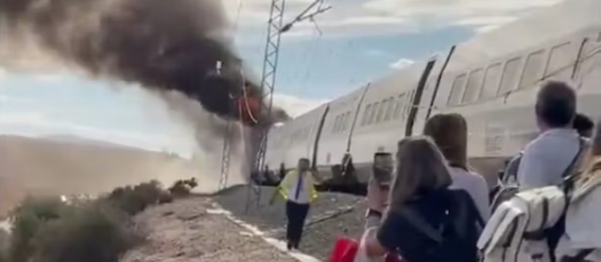 El incendio registrado en un AVE a su paso por Ricla (Zaragoza)