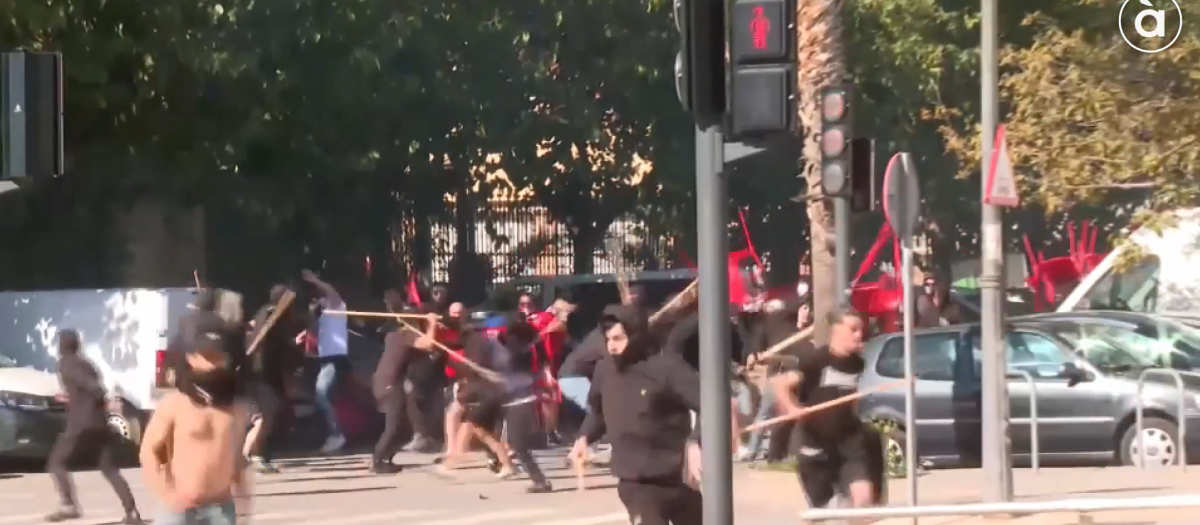 Batalla campal entre ultras de Levante y Sevilla