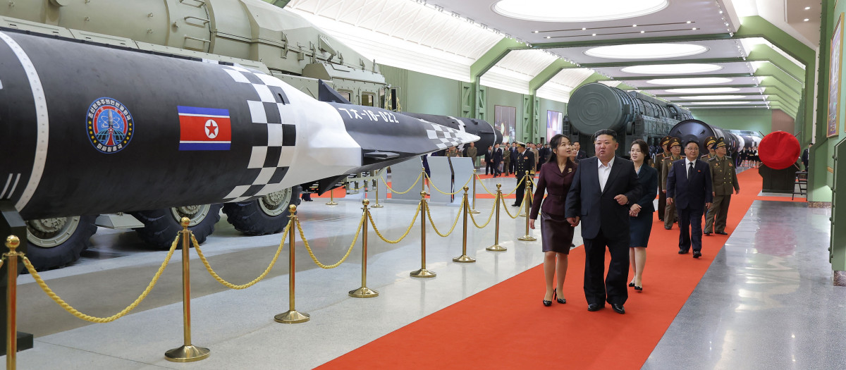 This picture taken on October 11, 2026 and released by North Korea's official Korean Central News Agency (KCNA) on October 13, 2026 shows North Korean leader Kim Jong Un, his wife Ri Sol Ju and his daughter Kim Ju Ae touring the Second Economic Committee National Defense Revolution Museum in Pyongyang. (Photo by Handout / KCNA / AFP) / South Korea OUT / SOUTH KOREA OUT / SOUTH KOREA OUT / ---EDITORS NOTE--- RESTRICTED TO EDITORIAL USE - MANDATORY CREDIT "AFP PHOTO/KCNA VIA KNS" - NO MARKETING NO ADVERTISING CAMPAIGNS - DISTRIBUTED AS A SERVICE TO CLIENTS
THIS PICTURE WAS MADE AVAILABLE BY A THIRD PARTY. AFP CAN NOT INDEPENDENTLY VERIFY THE AUTHENTICITY, LOCATION, DATE AND CONTENT OF THIS IMAGE. /