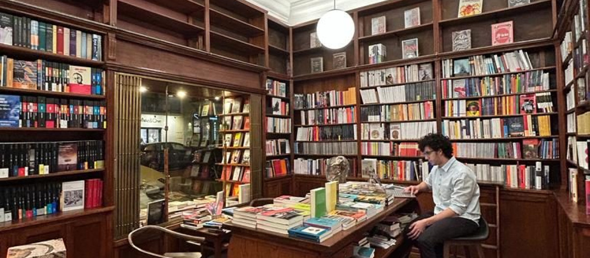 Librería Pérgamo desde dentro