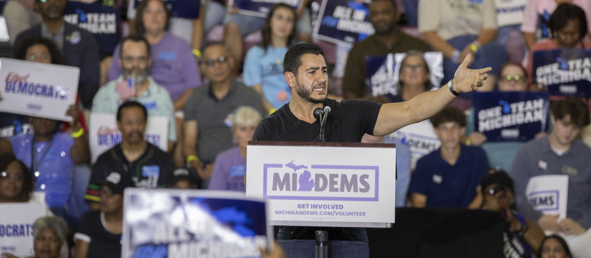 El candidato demócrata Abdul El-Sayed en un acto de campaña en Detroit, Michigan