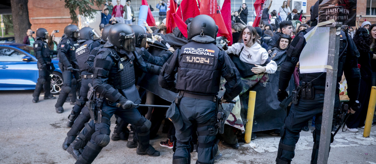 Cargas policiales durante una manifestación en el campus de Ciudad Universitaria, a 14 de octubre de 2026