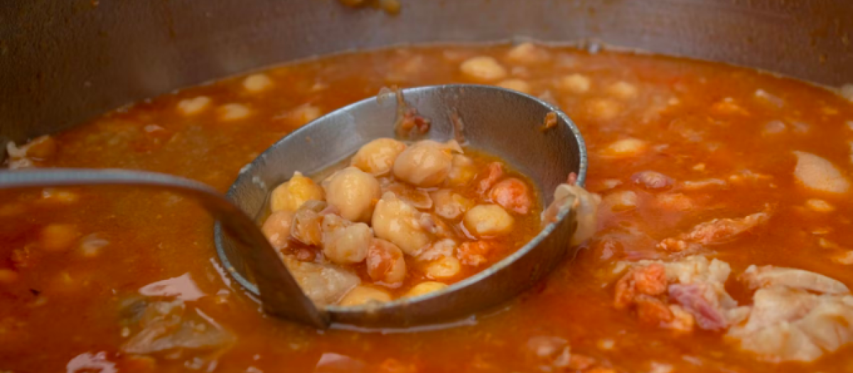 Amenazan con denunciar a Consumo a un restaurante gallego por poner garbanzos en un plato de callos