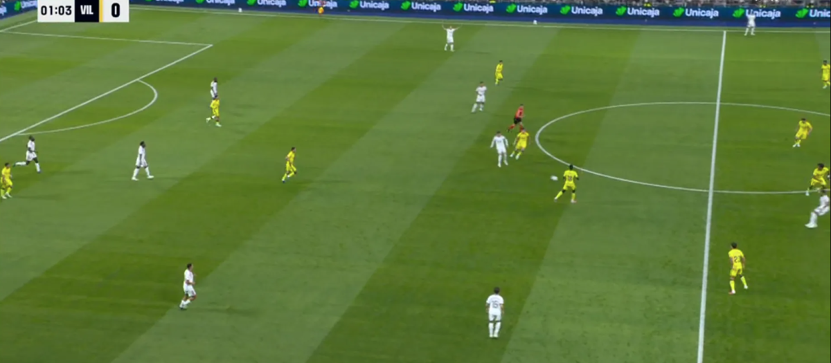 La jugada que enfadó a Mourinho en el primer minuto del Real Madrid - Villarreal