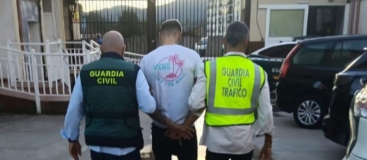 Detenido un vecino de Carballeda de Avia (Orense) como presunto autor de más de 25 delitos contra la seguridad vial

REMITIDA / HANDOUT por GUARDIA CIVIL
Fotografía remitida a medios de comunicación exclusivamente para ilustrar la noticia a la que hace referencia la imagen, y citando la procedencia de la imagen en la firma
14/10/2026