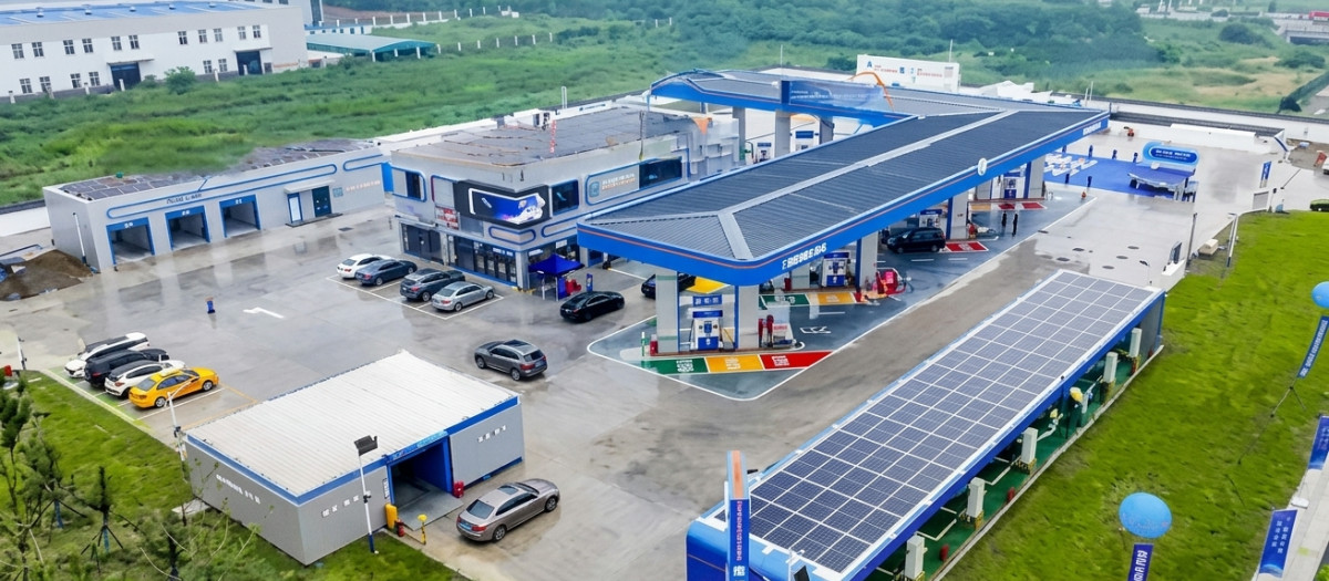 Las estaciones de servicio cuentan con zona para vehículos eléctricos y de combustión
