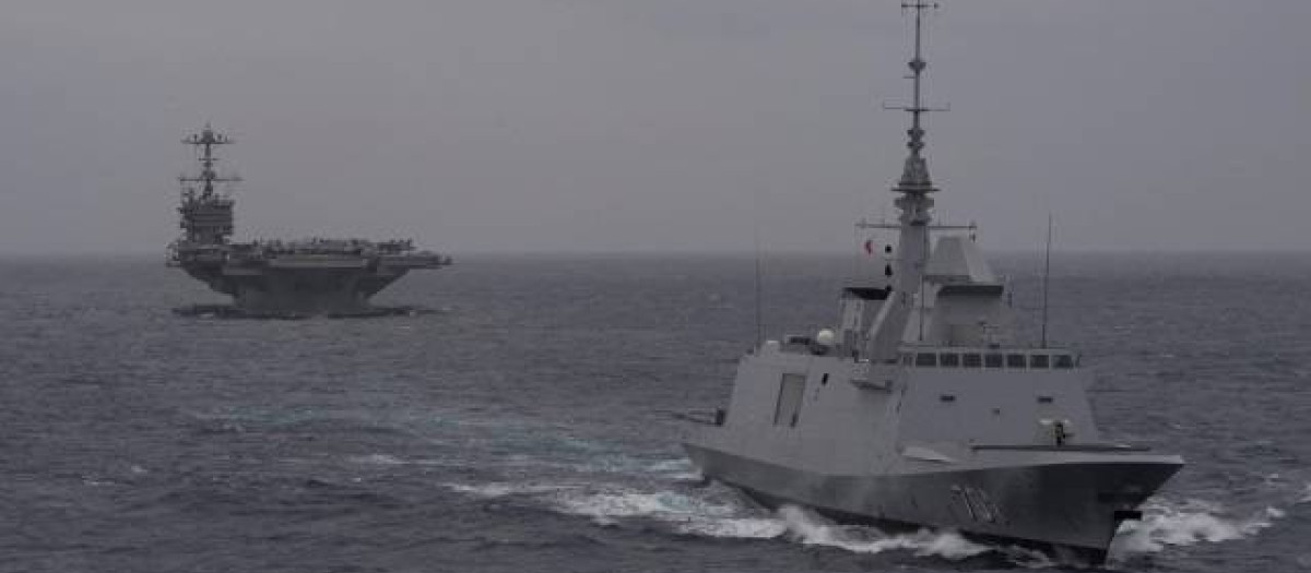 La fragata Mohamed VI escolta al portaaviones de Estados UNidos USS Harry S. Truman