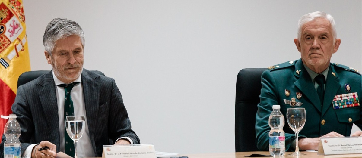 el ministro del Interior, Fernando Grande-Marlaska, y el DAO de la Guardia Civil, Manuel Llamas
