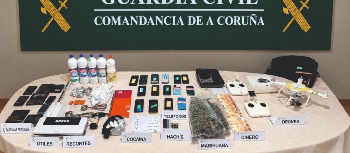 La Guardia Civil detiene a 10 personas y desarticula tres puntos de venta de droga en Noya (La Coruña).

REMITIDA / HANDOUT por GUARDIA CIVIL
Fotografía remitida a medios de comunicación exclusivamente para ilustrar la noticia a la que hace referencia la imagen, y citando la procedencia de la imagen en la firma
15/10/2026