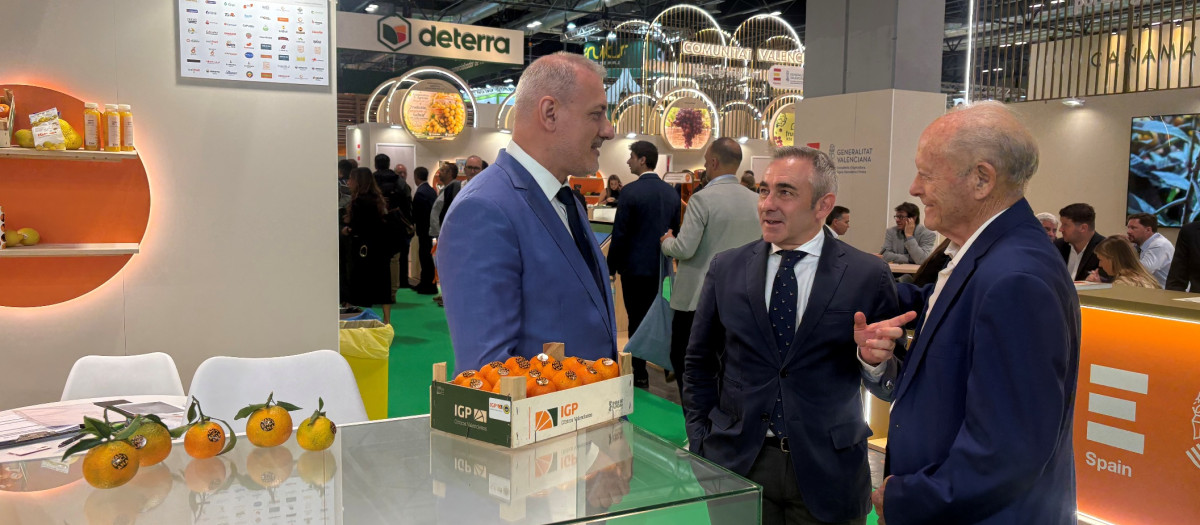 Visita del conseller de Agricultura a la feria internacional celebrada en Madrid