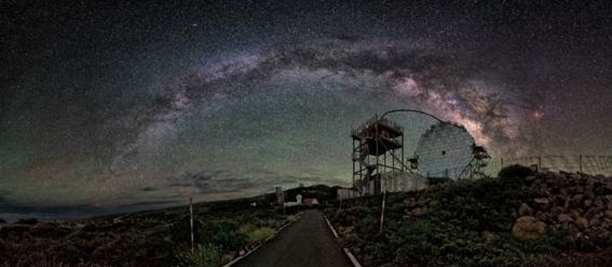 Imagen de La Palma con los telescopios