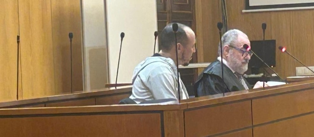 El empresario junto a su letrado defensor en la vista de conformidad celebrada este jueves en la Audiencia de Valladolid