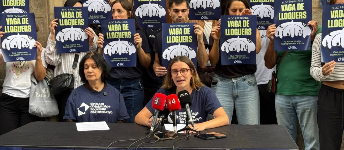 Rueda de prensa este jueves del Sindicat d'Habitatge Socialista de Catalunya (SHSC) en el 'bloque Papallona' de Barcelona

REMITIDA / HANDOUT por SHSC
Fotografía remitida a medios de comunicación exclusivamente para ilustrar la noticia a la que hace referencia la imagen, y citando la procedencia de la imagen en la firma
15/10/2026