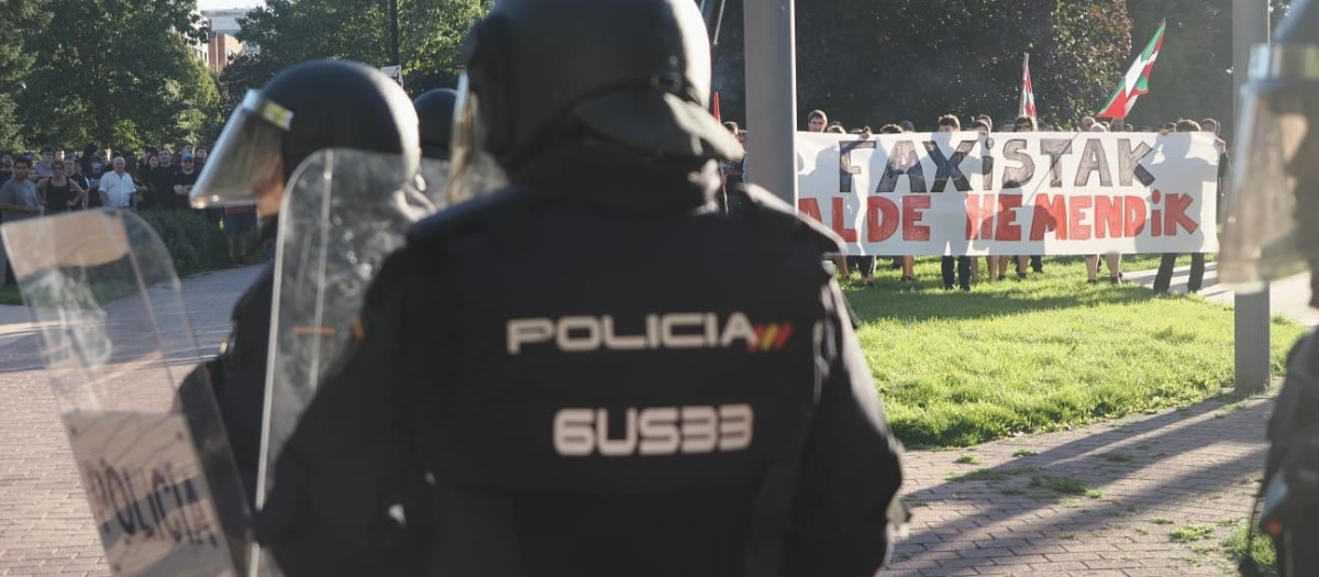 Despliegue de la Policía Nacional en Pamplona por las protestas de radicales contra Vito Quiles