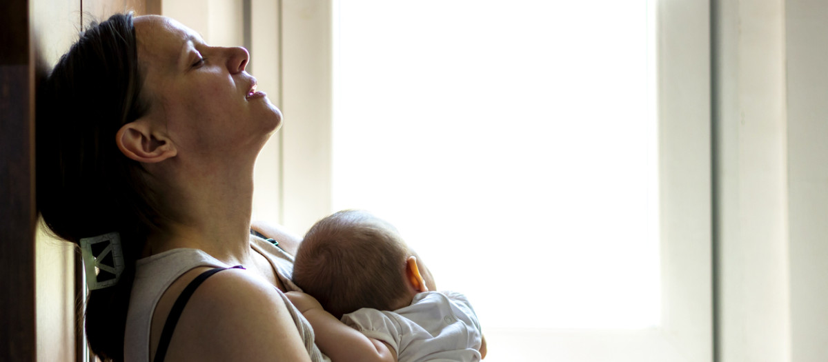 El retraso en la edad de la maternidad ha incrementado el número de "madres sandwich"