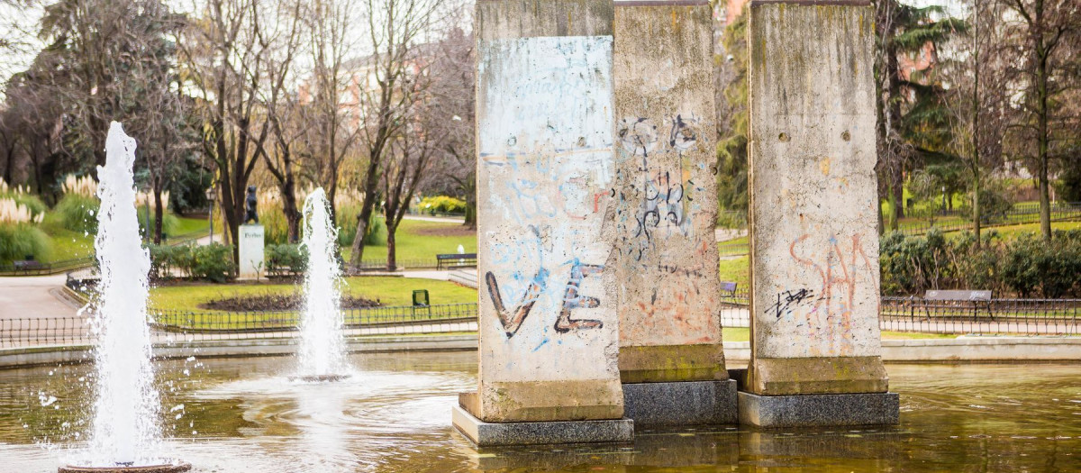 Restos del muro de Berlín en el parque que lleva su mismo nombre