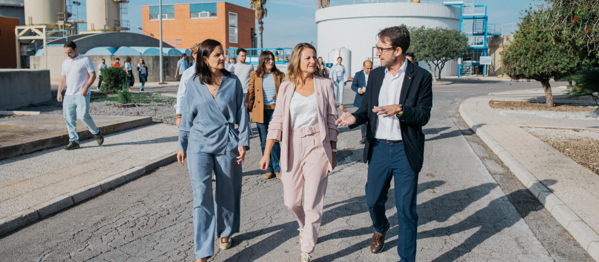 Begoña Carrasco durante su visita a la Depuradora del Camí Fondo