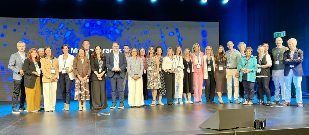 Foto de grupo de los representantes de la FJD asistentes al acto de entrega de los Premios Top | Foto de la FJD